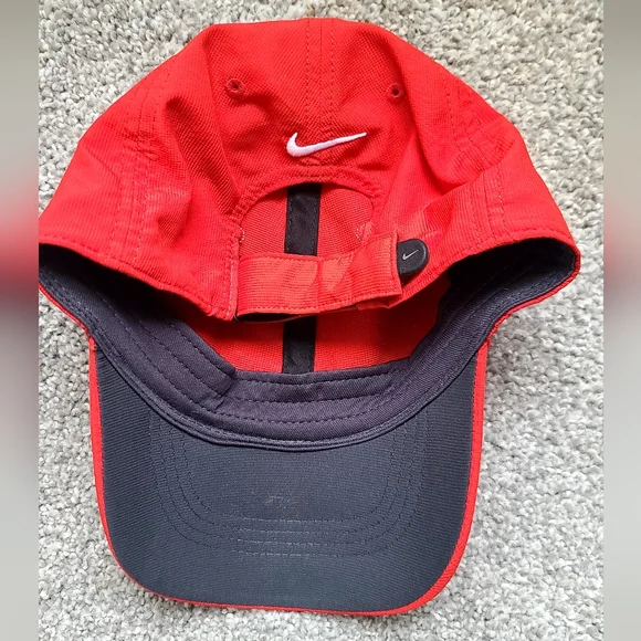 Nike Red and White Baseball Hat - Picture 2 of 3